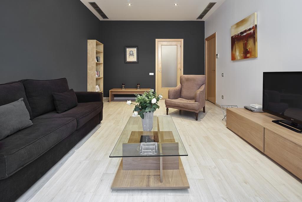Fewdays Barcelona Apartments ภายนอก รูปภาพ