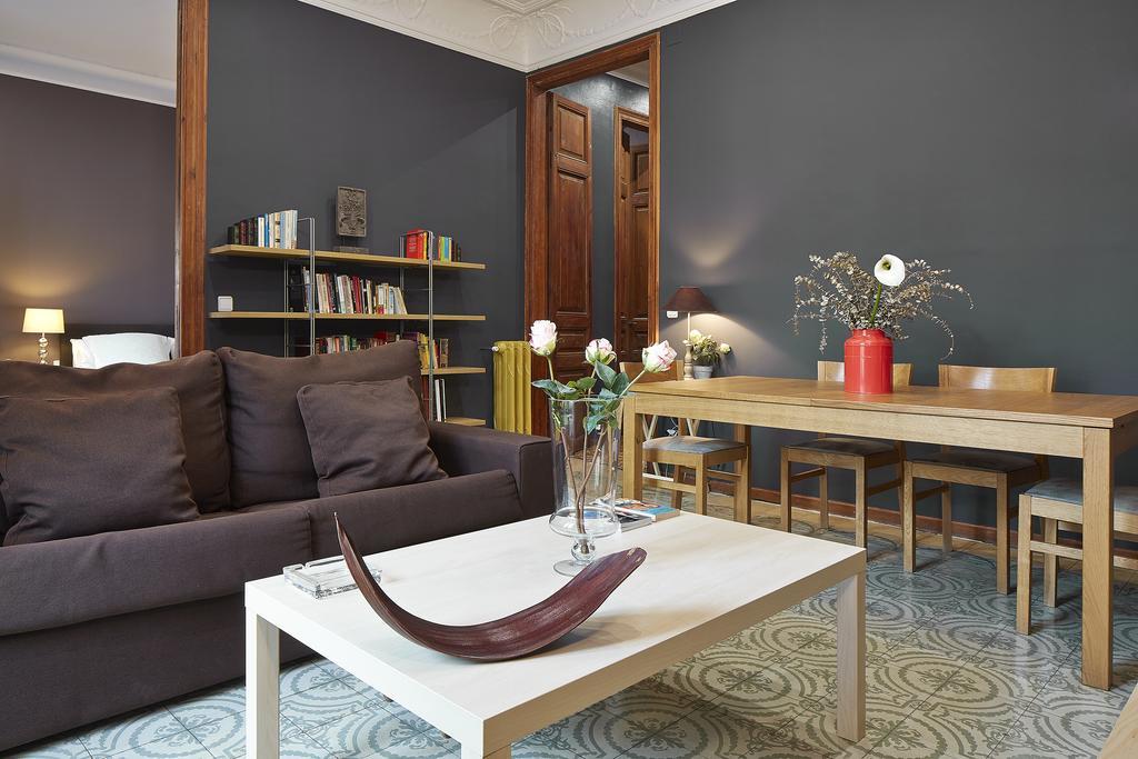Fewdays Barcelona Apartments ภายนอก รูปภาพ