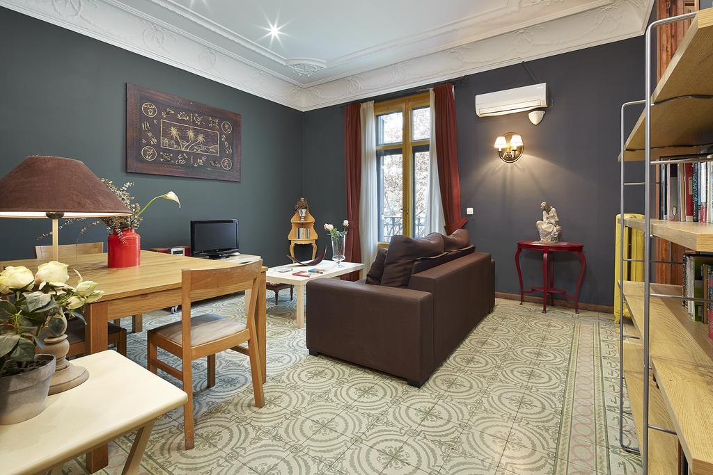 Fewdays Barcelona Apartments ภายนอก รูปภาพ