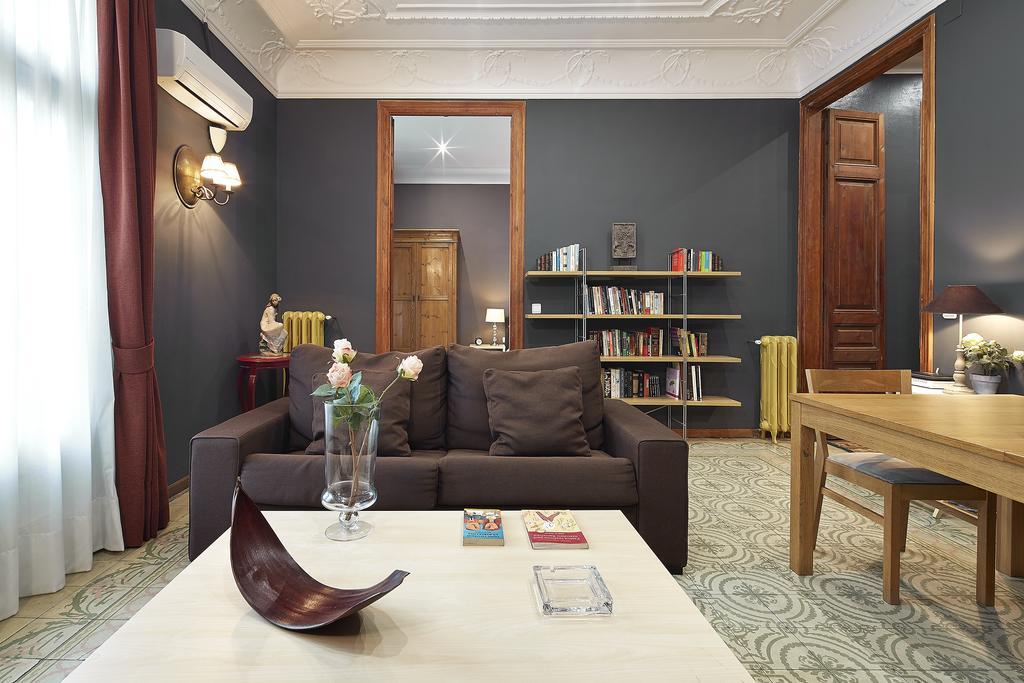 Fewdays Barcelona Apartments ภายนอก รูปภาพ